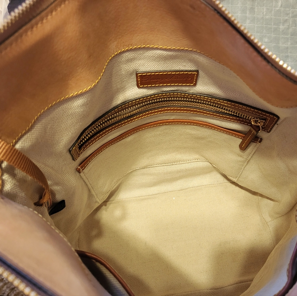LiKE New โ Dooney & Bourke Large Shoulder Bag - Picture 3 of 11